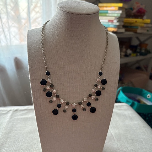 Elegant Statement Necklace Faceted Acrylic Stones Sparkly Black and Silver 16” - Picture 5 of 6